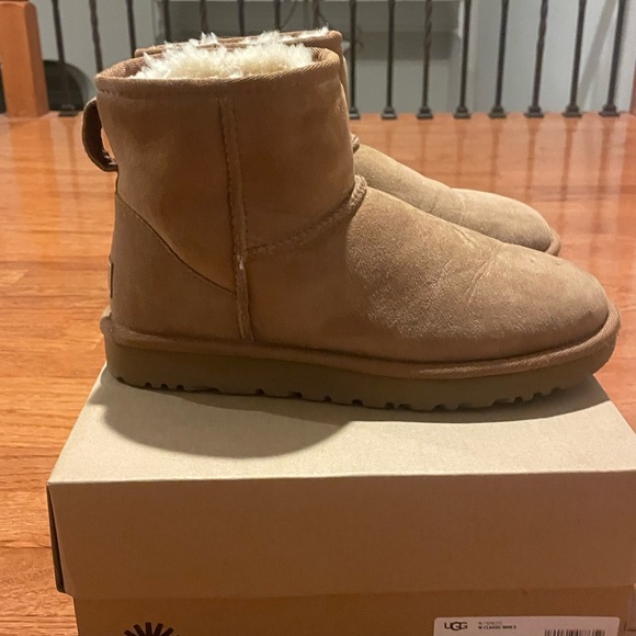 Ugg Classic Minis-size 7 - Picture 2 of 8
